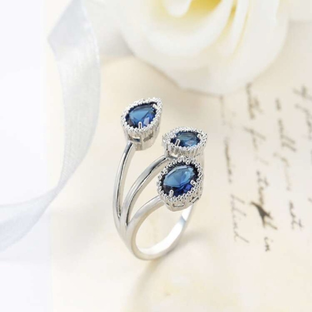- Diamond ring - Picture 2 of 2